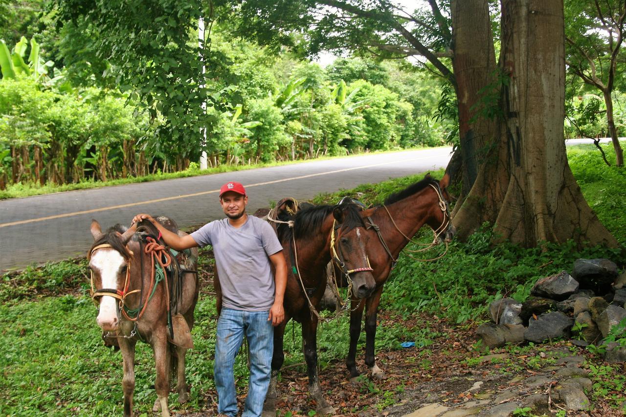 B&B, Family Run Homestay, Hospedaje La Penita Altagracia Exterior photo